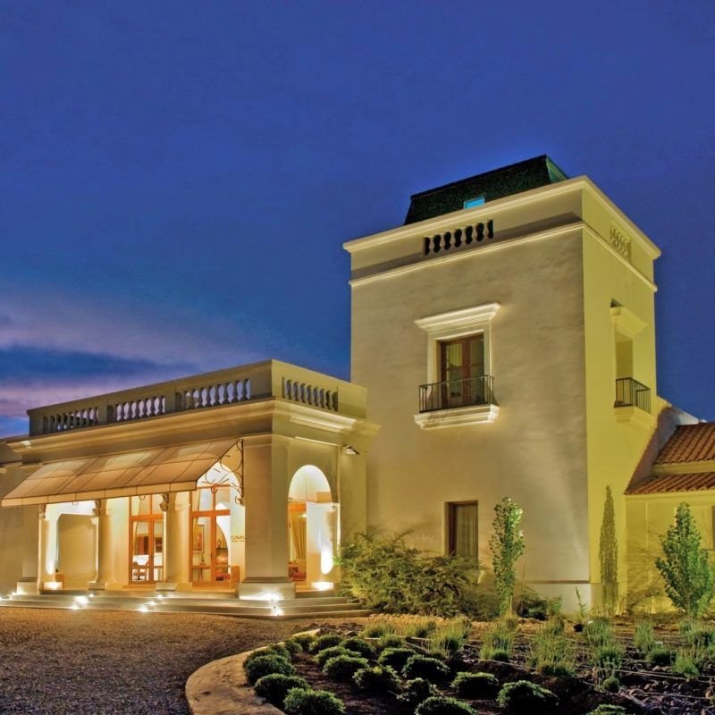 5-star luxury wine lodge in Mendoza surrounded by Andes mountains
