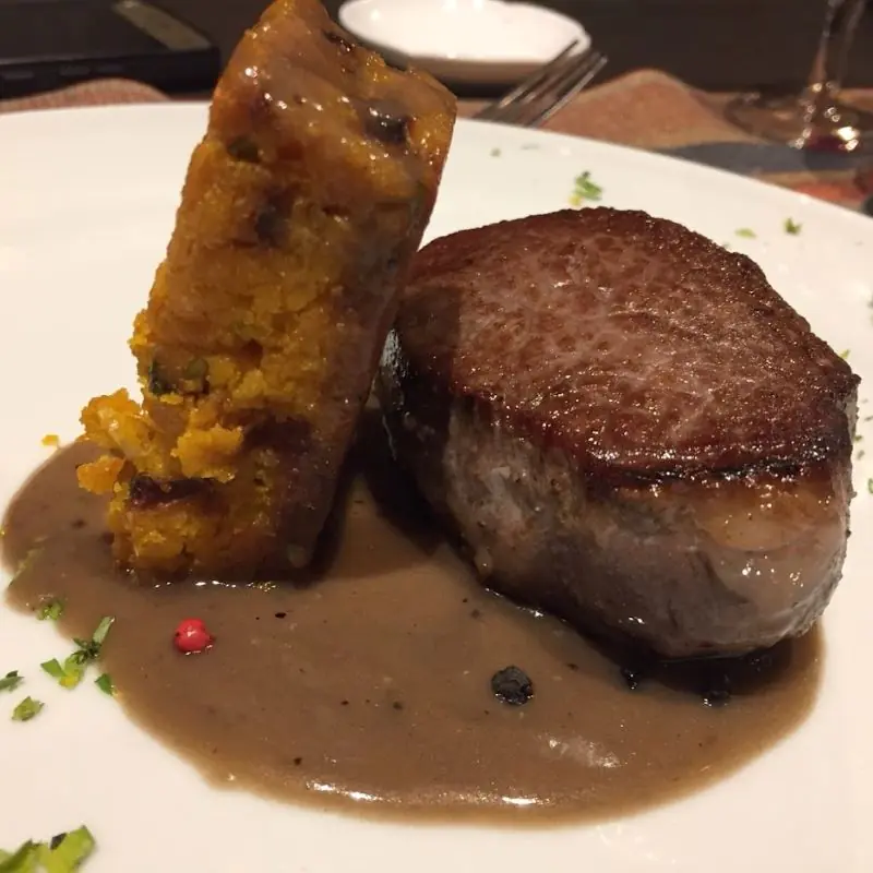 Prato de almoço gourmet - Visita a 2 vinícolas com almoço gourmet.