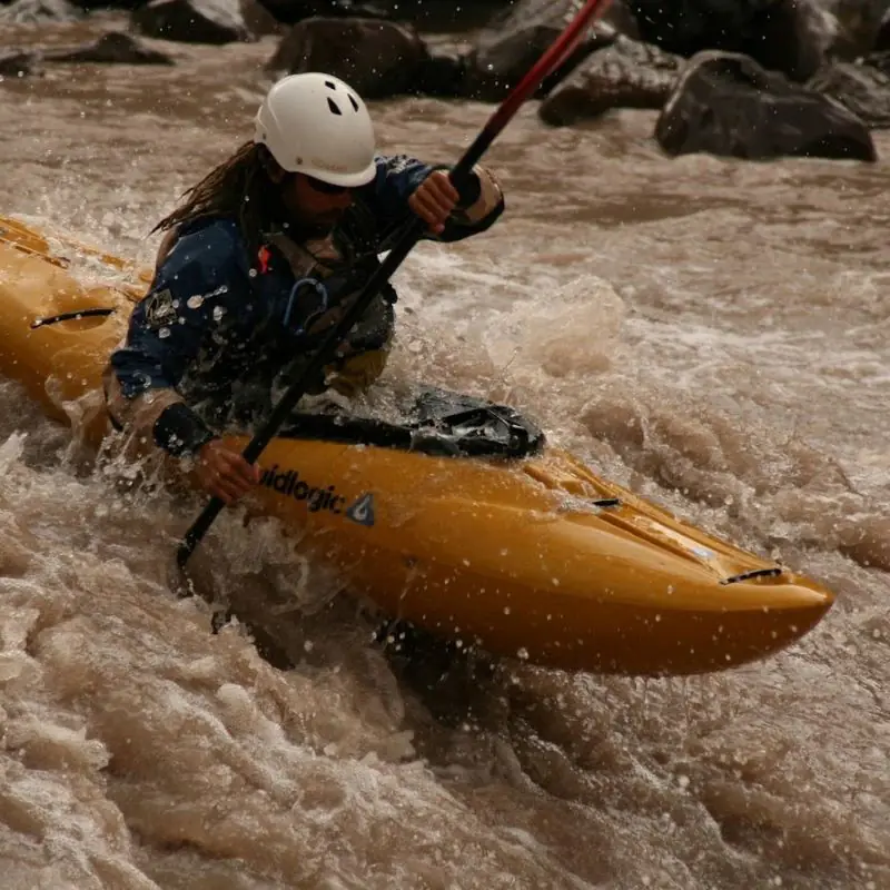 Kayak en aguas blancas