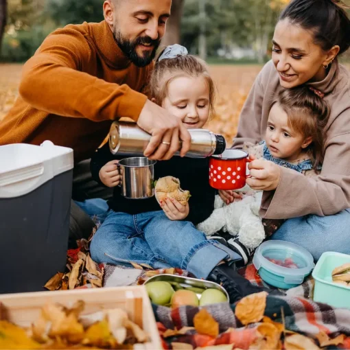 Día en familia. Pic-nic en los jardines de una bodega