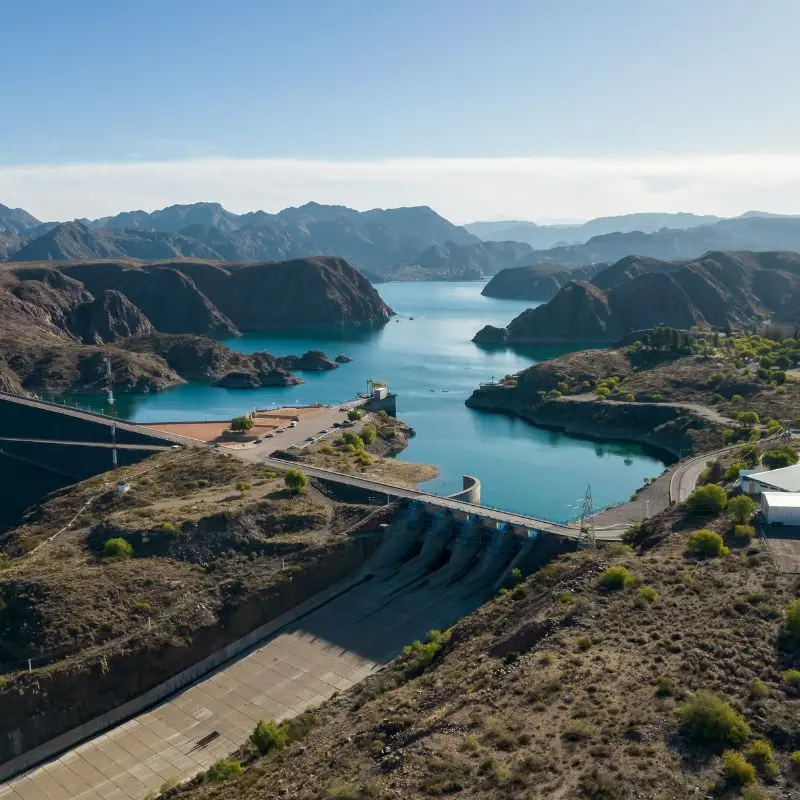 Panoramic view of the dam and turquoise waters in San Rafael.