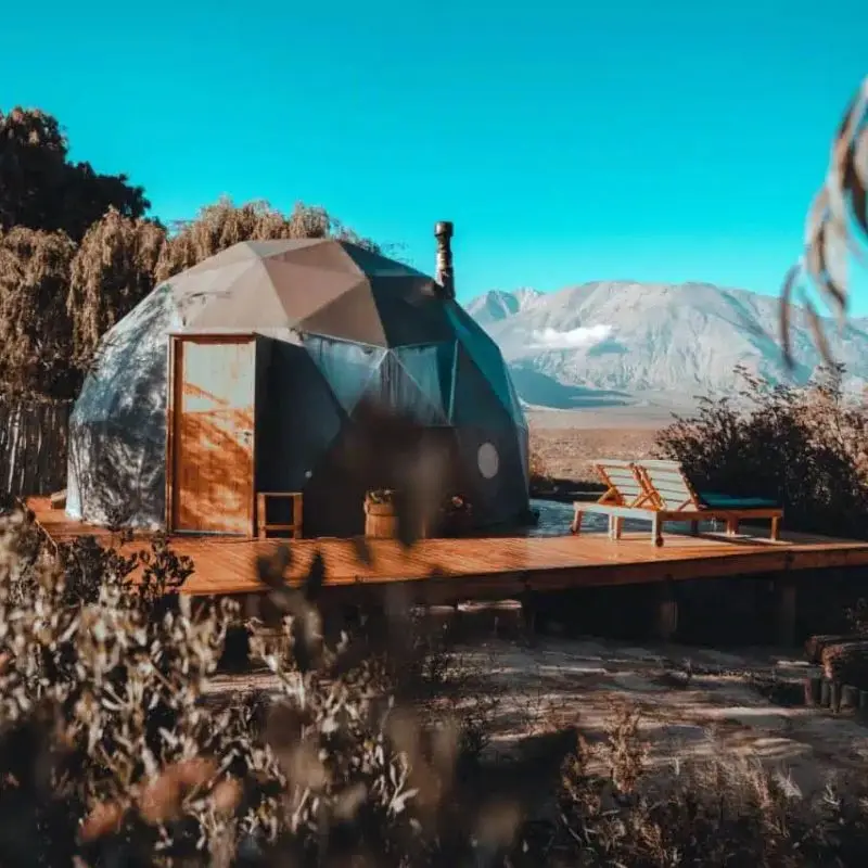 Glamping de luxo em domo em Potrerillos, combinando conforto e natureza nos Andes.