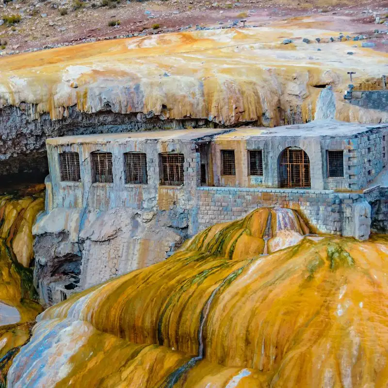 A icônica Puente del Inca, um monumento natural