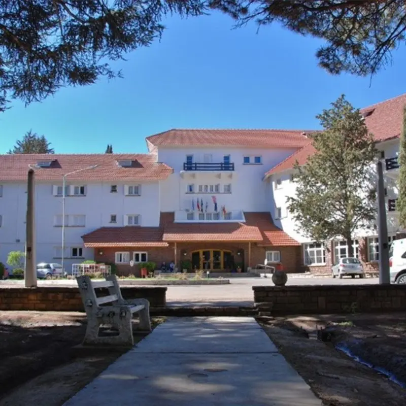 Tradicional hotel de alta montanha em Uspallata, uma base perfeita para aventuras ao ar livre.
