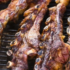 Asado tradicional argentino durante la Aventura 4x4 El Sosneado desde San Rafael