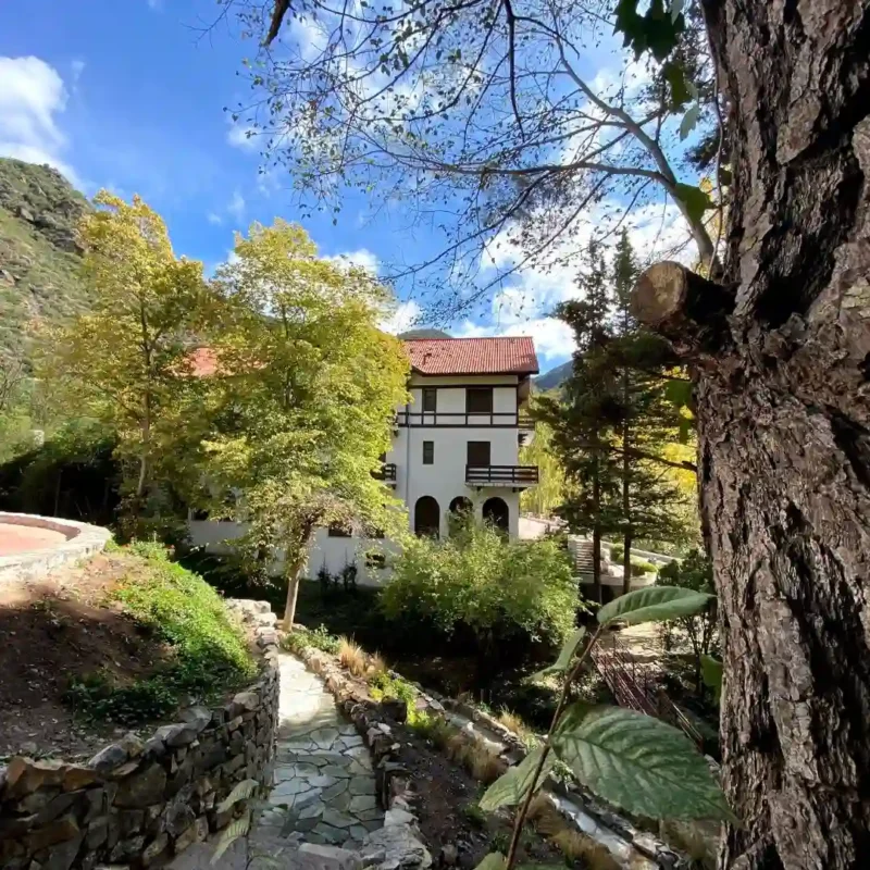 Excursión de día completo a la Reserva Natural Villavicencio: jardines del Hotel Villavicencio.